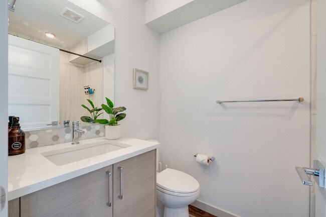 Building Photo - 4613 Dayton Ave N