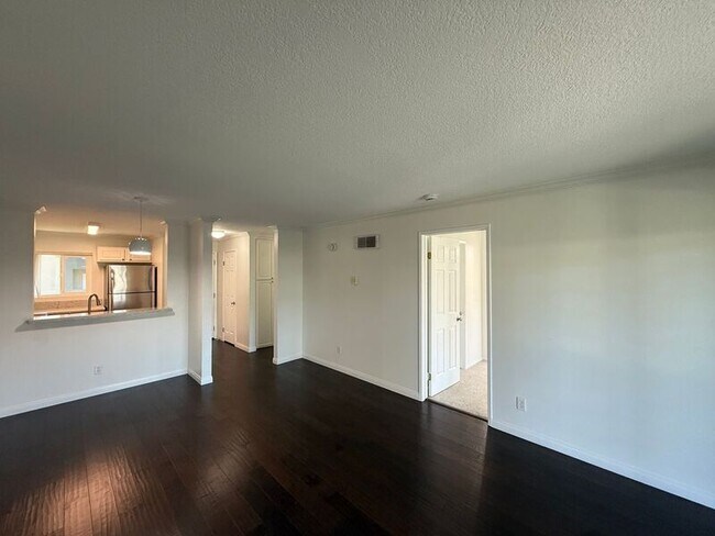 Building Photo - 7405 Charmant Dr