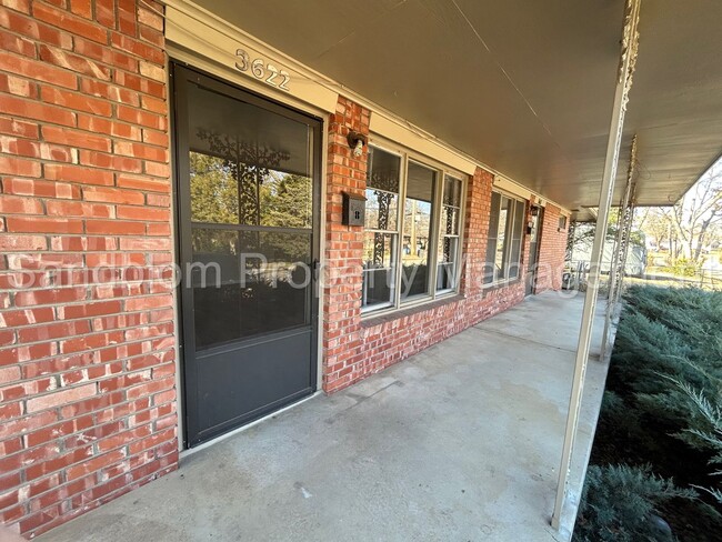 Building Photo - For Lease | Midtown Duplex | $1100 Rent