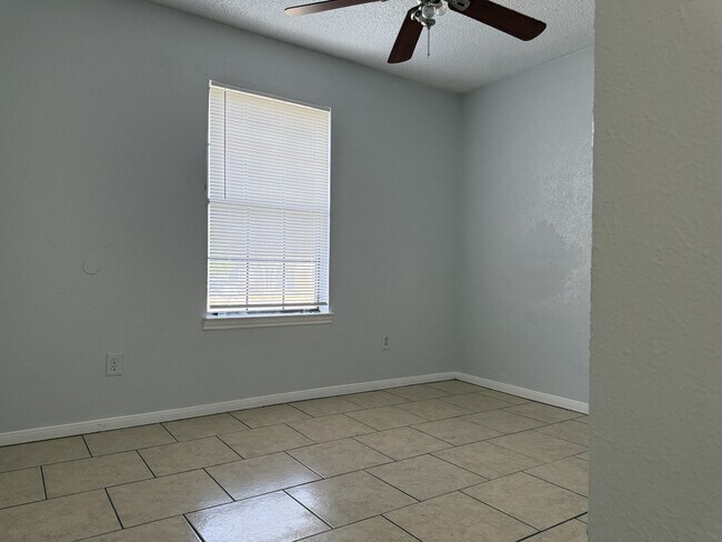 Building Photo - 2102 Spicewood Dr