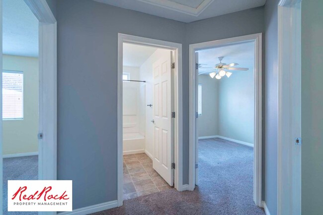Building Photo - Dog Friendly - 3 Bedroom, 2 Bathroom Prope...