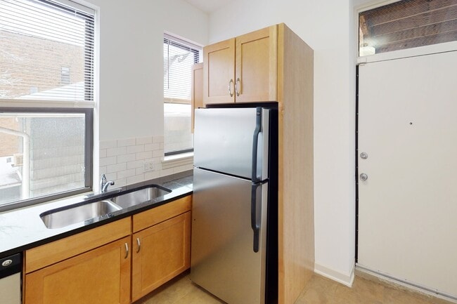 Interior Photo - 5326-5336 S. Greenwood Avenue