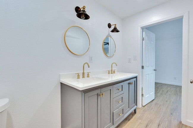 Building Photo - 6910 Lovely Ln
