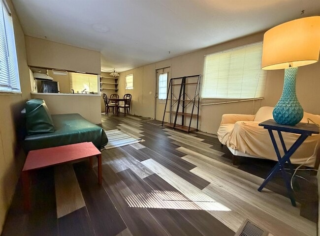 Building Photo - 1923 Sika Deer Dr