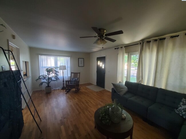 Building Photo - Central kennewick rental