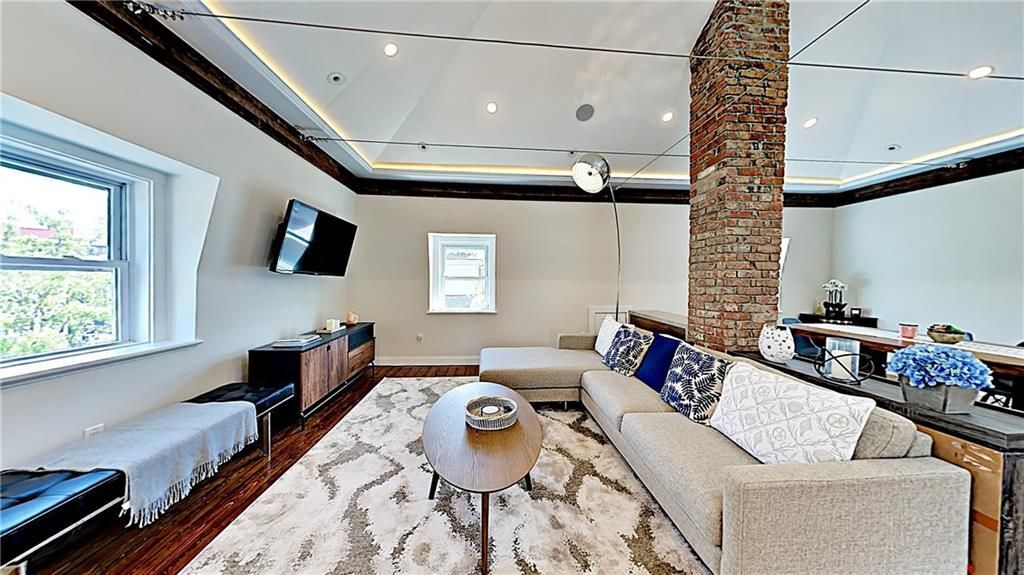 Building Photo - 21 School St