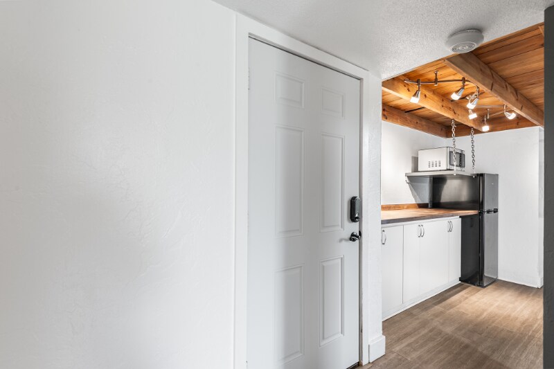 Building Photo - 2036 Corner Lake Dr