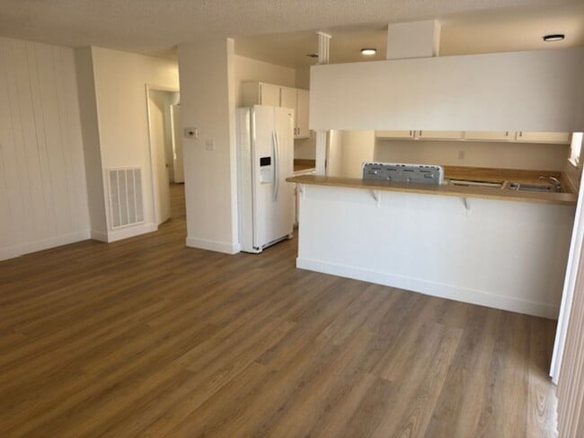 Building Photo - 3Bedroom ranch style home with large backyard
