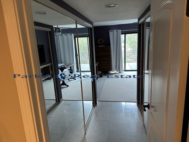 Building Photo - 347 S Westwind Dr