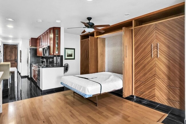 Building Photo - Gorgeous Studio in La Jolla Village! Avail...