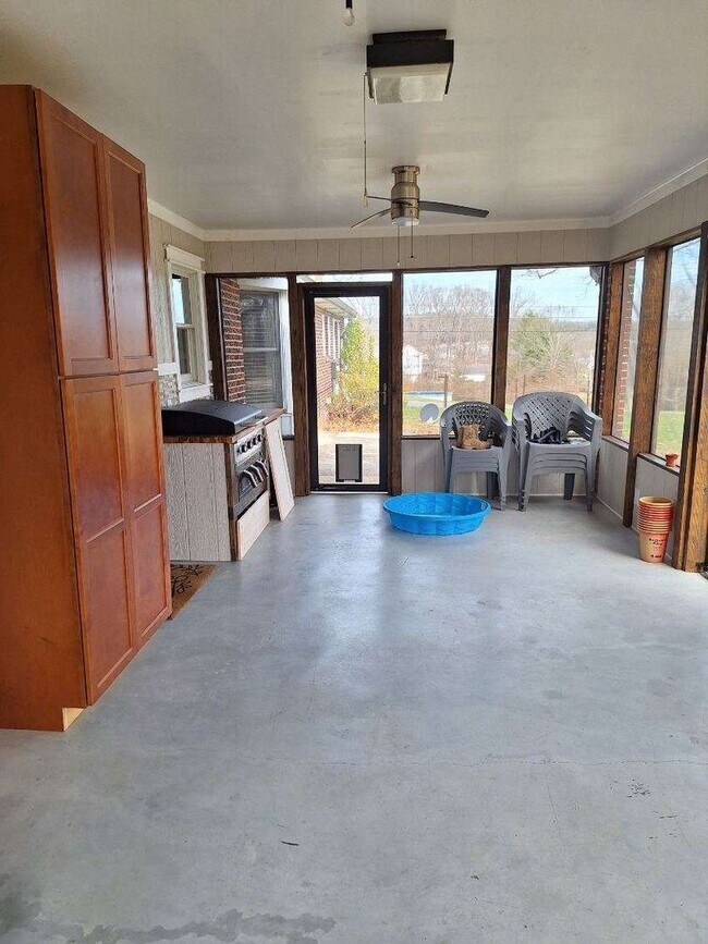 Building Photo - 1084 Nease Dr