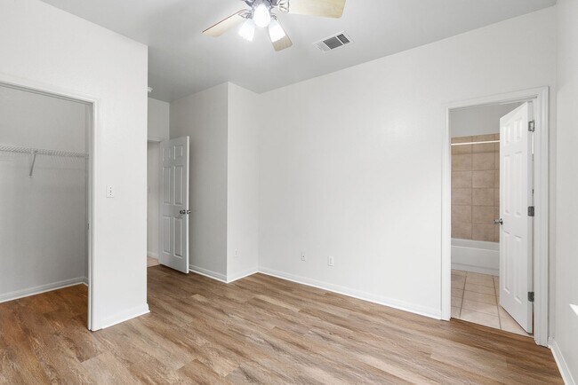 Building Photo - Massive 3 Bedroom, 3 Bath Duplex