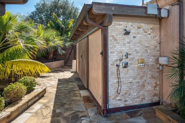 Building Photo - Spectacular View Home for Lease in Bel Air Knolls