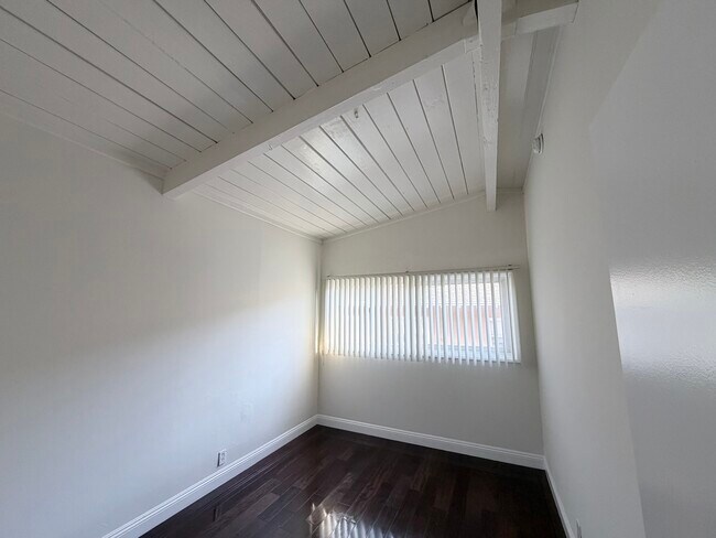 Bedroom (L) / Window - 243 1/2 S Church Ln