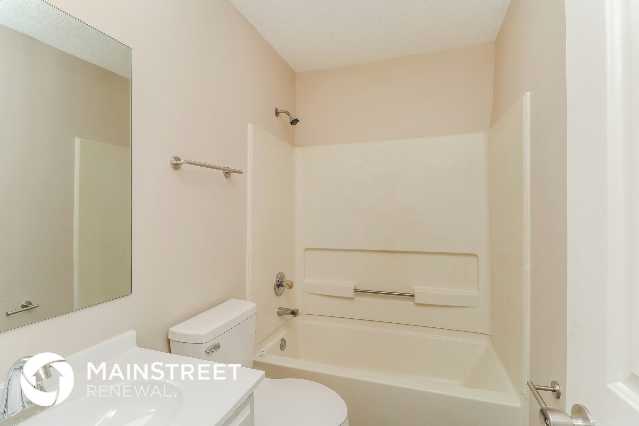 Building Photo - 4250 Brighton Dr