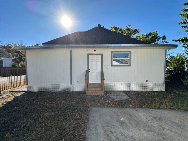 Building Photo - 1912 Gentry St