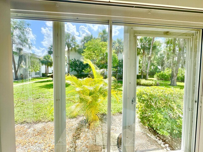Building Photo - ** KINGS LAKE ** 2 BED / 2 BATH - CONDO - ...