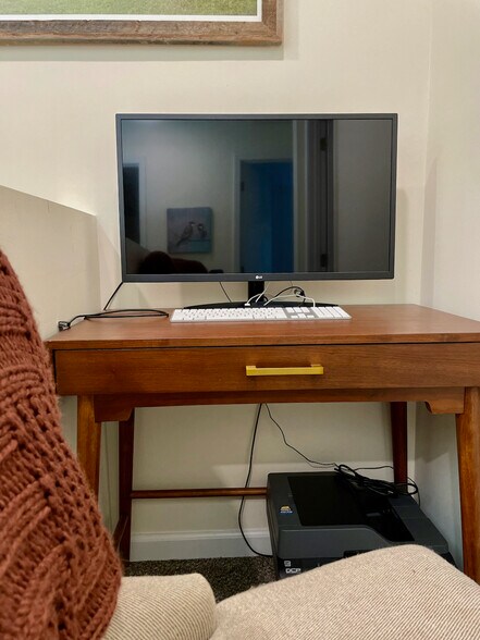 Work station with 32" monitor, keyboard, usb hub, laser printer - 30 True Way Ln