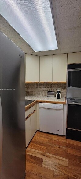 Building Photo - 800 West Ave