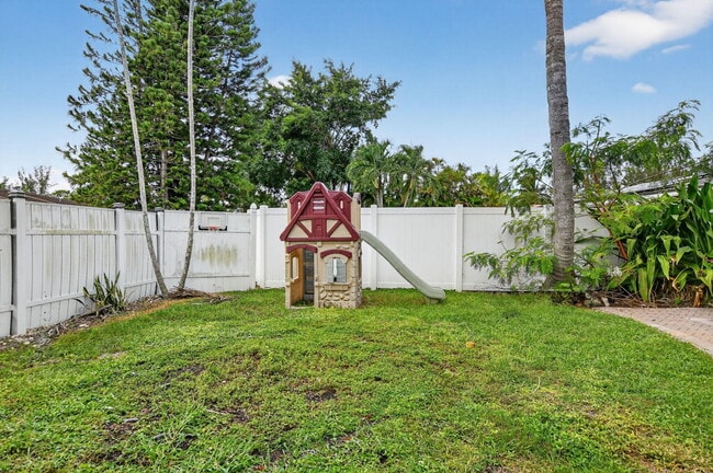 Building Photo - 11170 Mohawk St