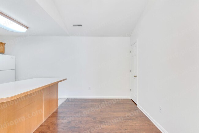 Building Photo - 975 S 250 W St