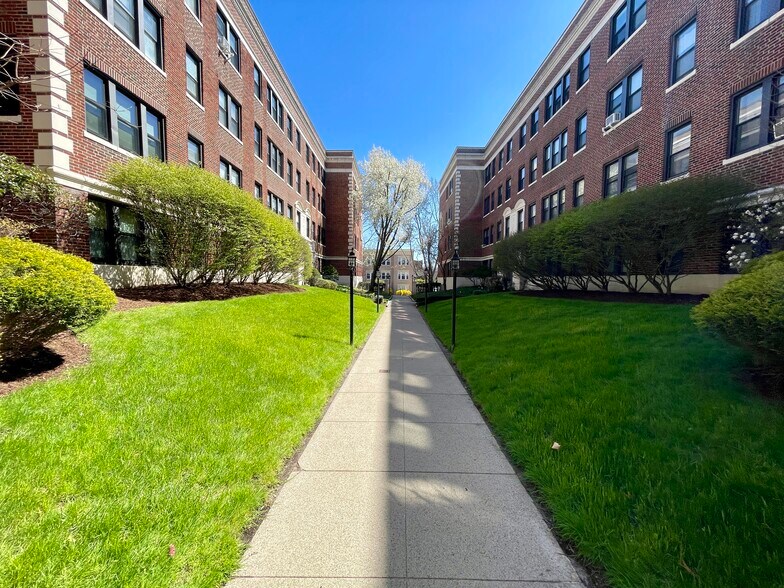 Building Photo - 141 Englewood Ave