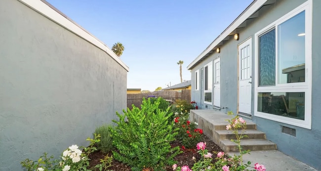Building Photo - 2 Bed, 1 Bath Unit in Clairemont/Bay Park ...
