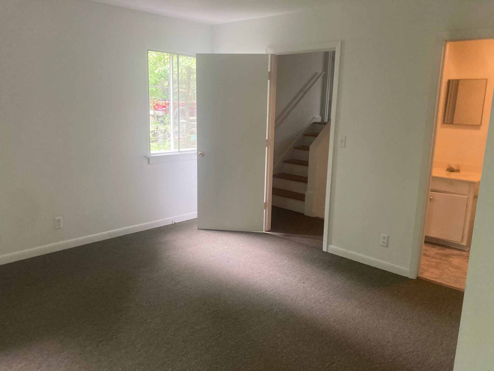 Master bedroom - 419 Woodhaven Ct