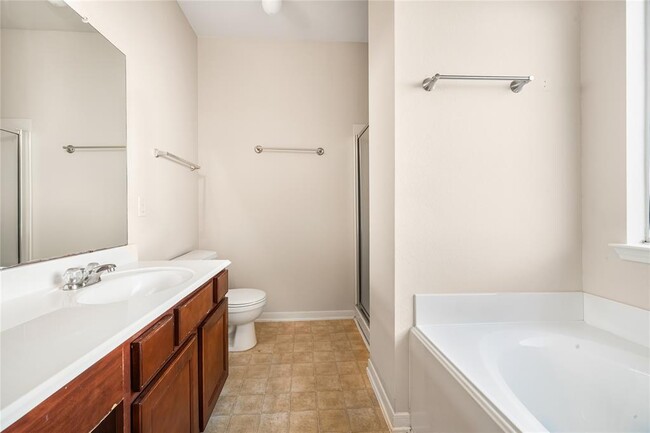 Building Photo - 1623 Royal Chase Dr