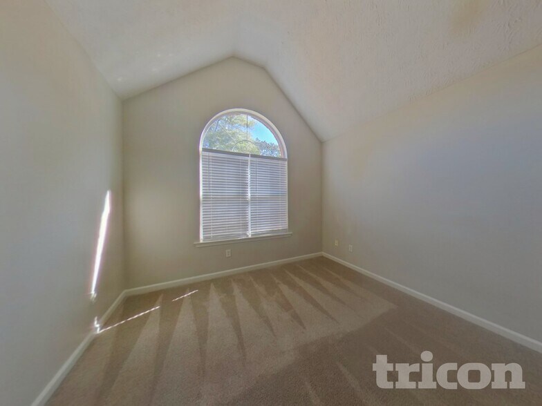 Building Photo - 12513 Lakeside Pkwy