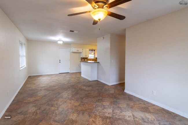 Building Photo - 1302 Mockingbird Dr