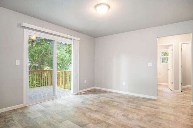 Building Photo - 15088 Krueger St