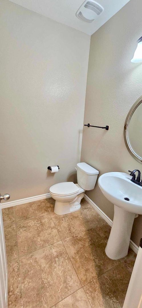 Building Photo - Beautiful 3 Bedroom Home in Harveston Lake Community – Solar & Resort-Style Amenities