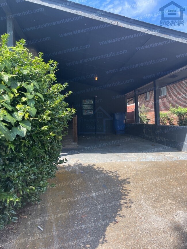 Building Photo - 3615 Ridgeside Rd