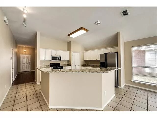 Building Photo - 9117 Newport Ln