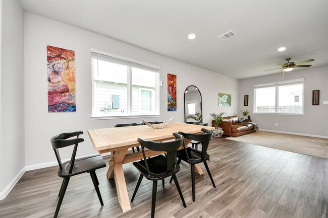 Building Photo - 2473 Carp Dr