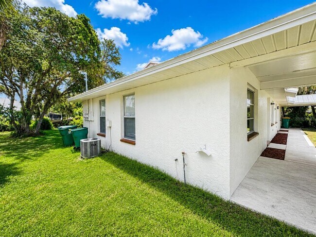Building Photo - 257 Camillia Ln