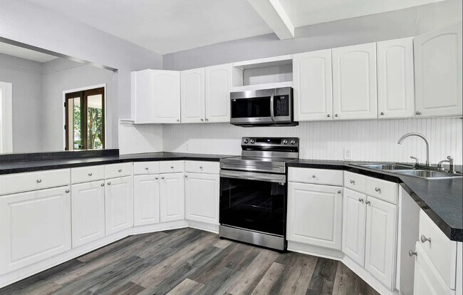 Building Photo - 1633 Phillips Ln