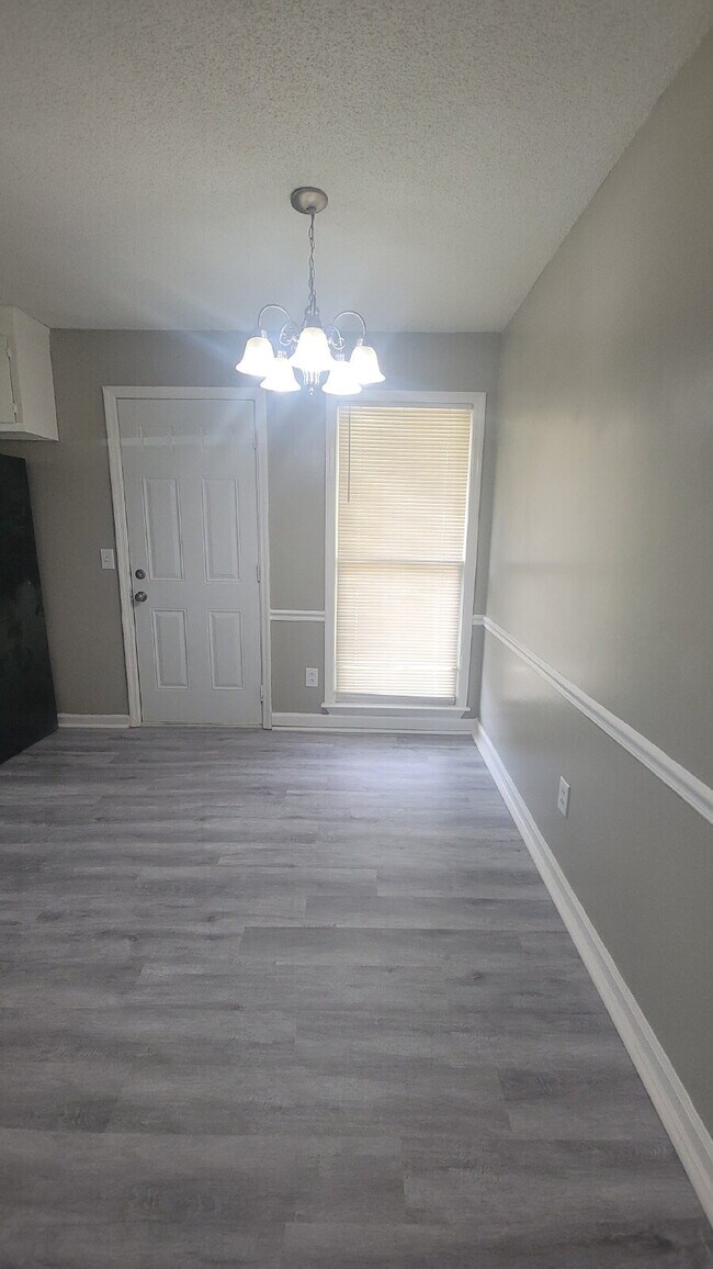 Building Photo - 1 month free Section 8 accepted Spacious 2-Bed, 2-Bath Sanctuary in Huntsville – Your Ideal Retre...