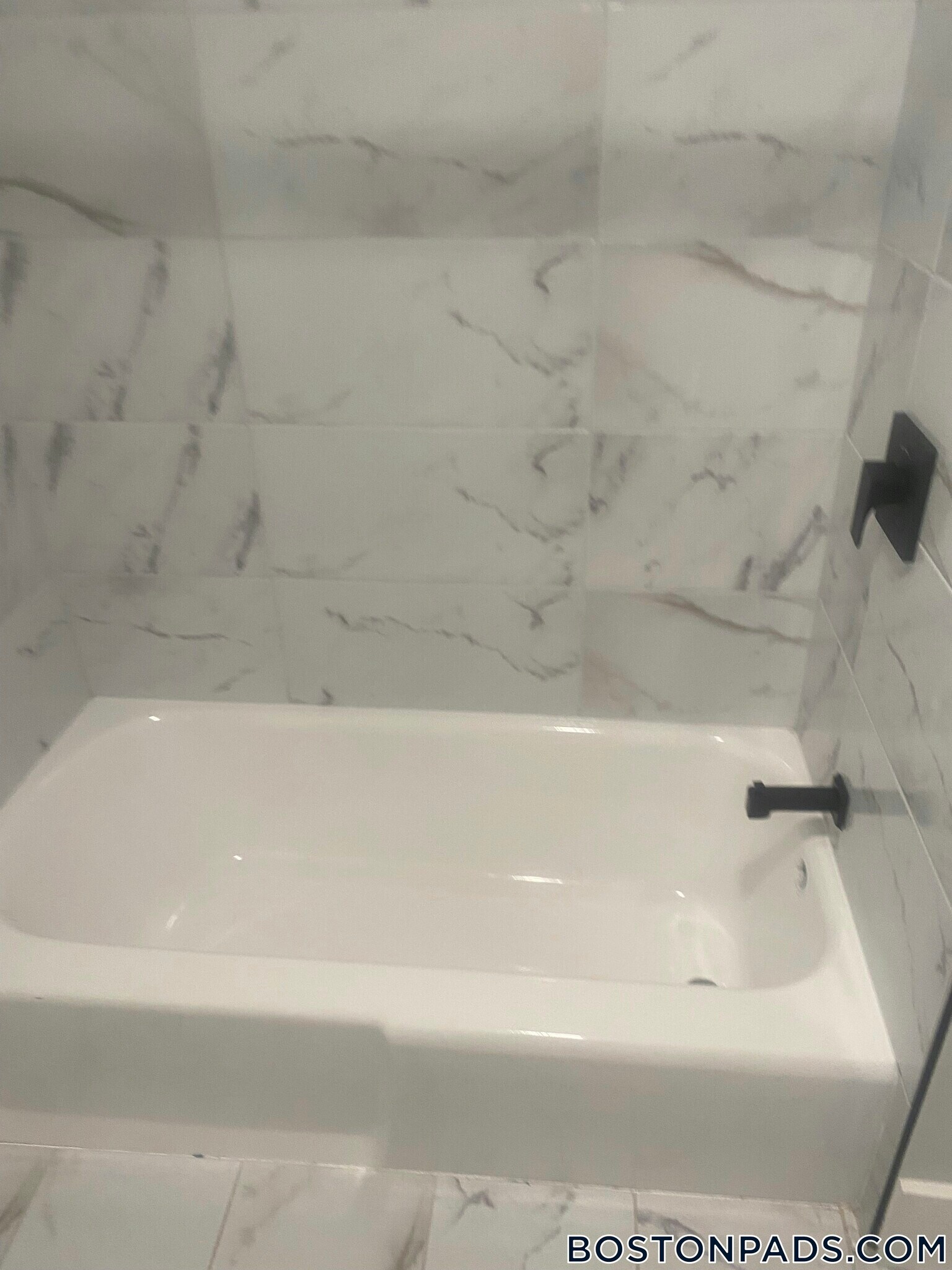 Building Photo - 118 Marginal St