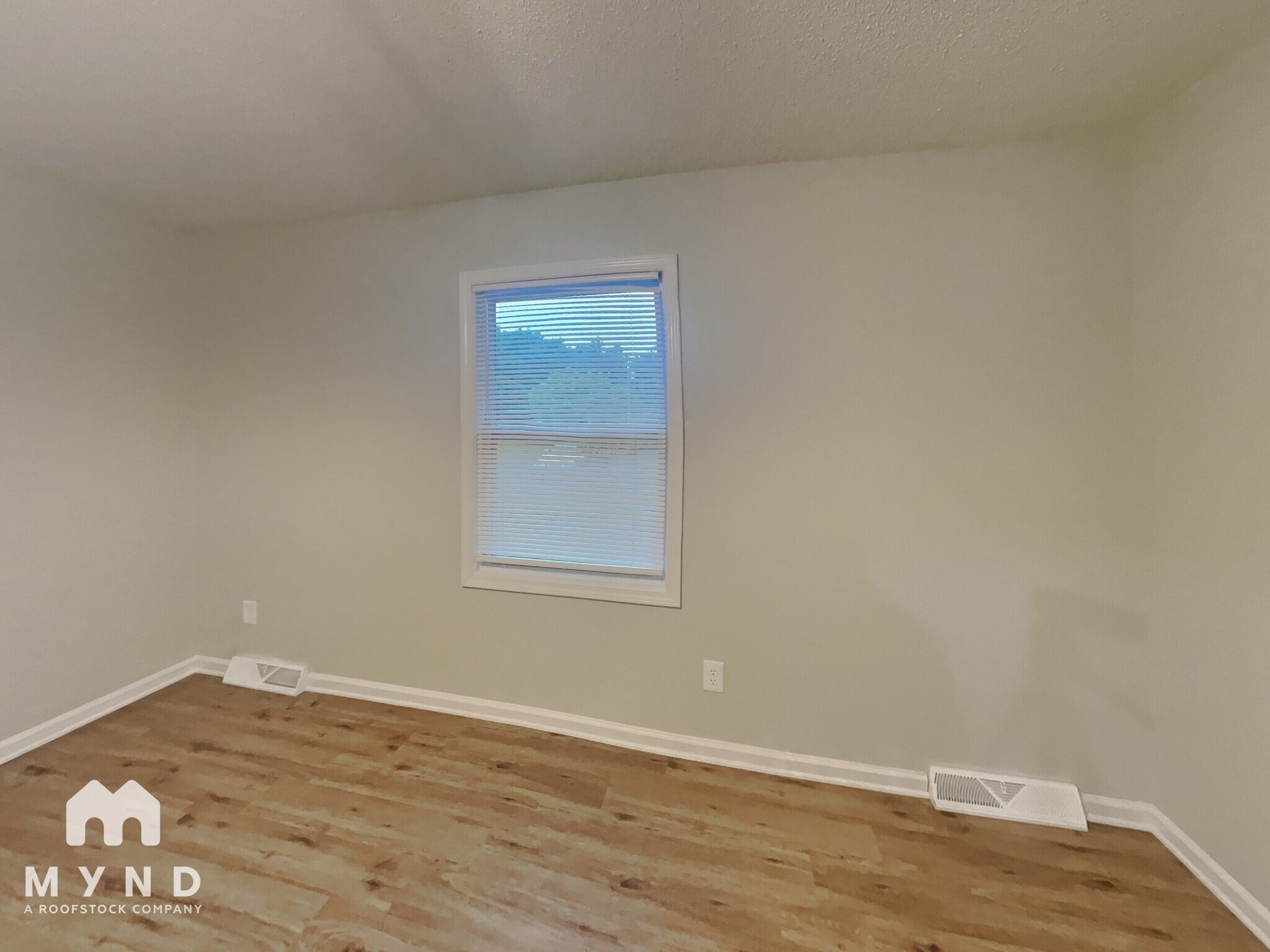 Building Photo - 16812 Clear Creek Dr