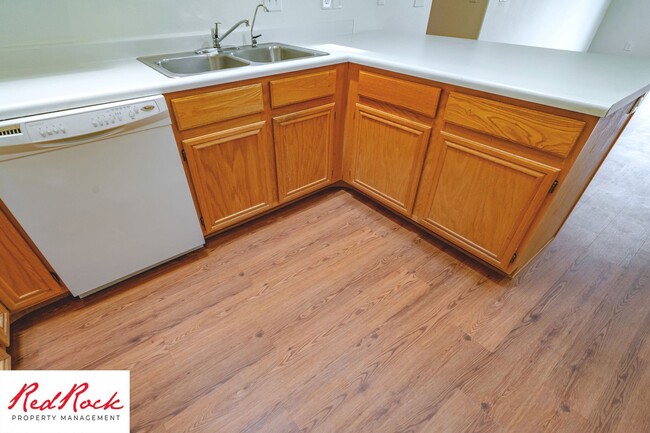 Building Photo - Remodeled 3 Bedroom Townhome with Great Vi...