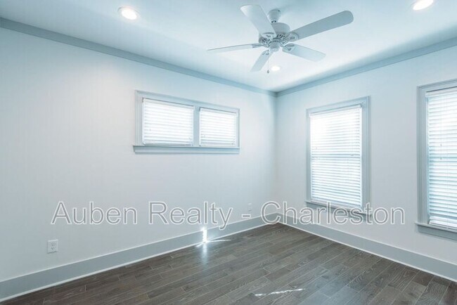 Building Photo - 10 Orrs Ct