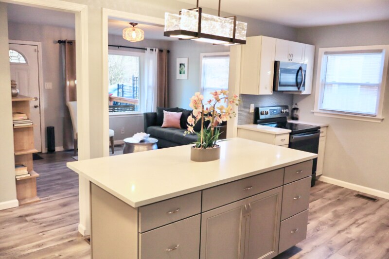 Primary Photo - 618 Troy St