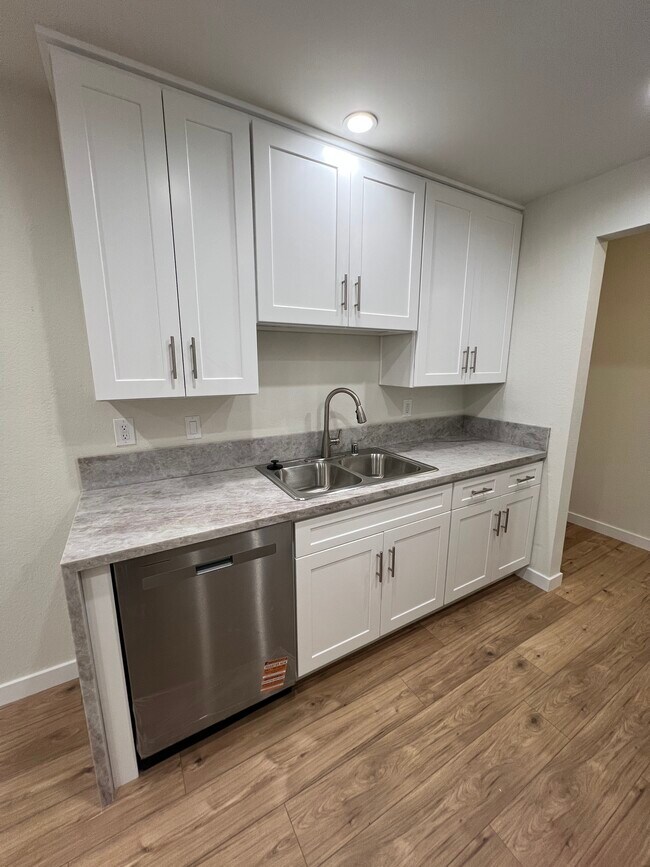 Kitchen - 7439 Woodman Ave