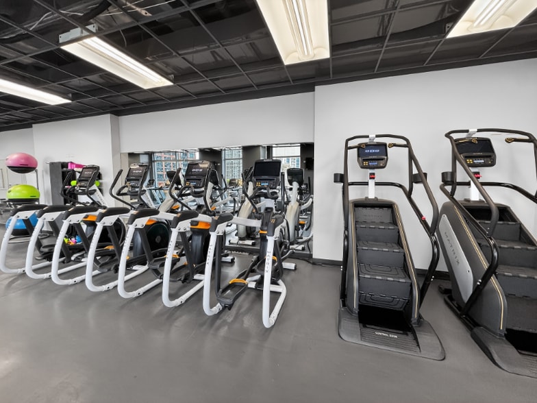 Building Photo - 302 N Canal St