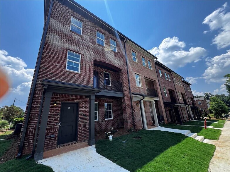 Building Photo - 1777 Temple Ave