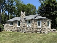 Building Photo - 5015 Sashabaw Rd