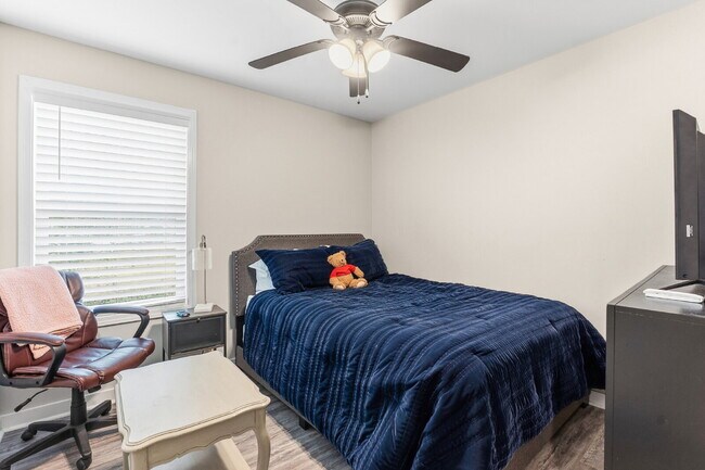 Building Photo - 105 Tahoma Dr