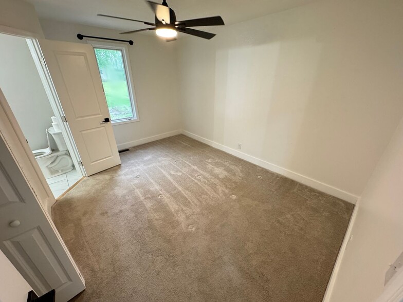 Building Photo - 523 Stonehenge Dr